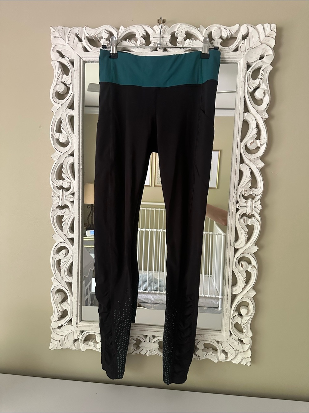 lululemon athletica black full length leggings with green reflective accents